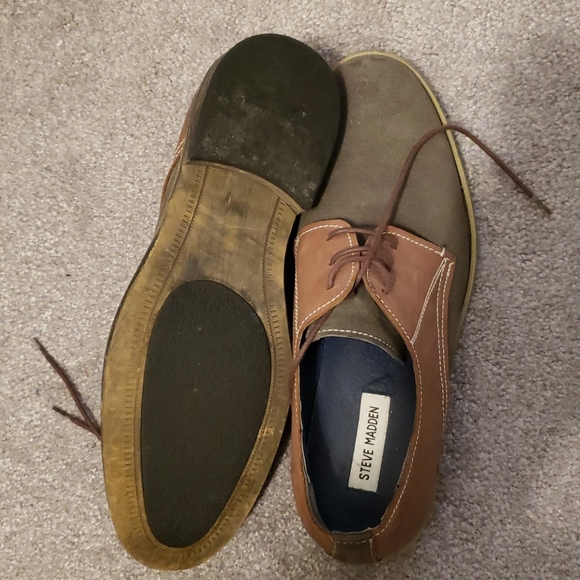 MEN'S SIZE 11 SHOES - Picture 2 of 4